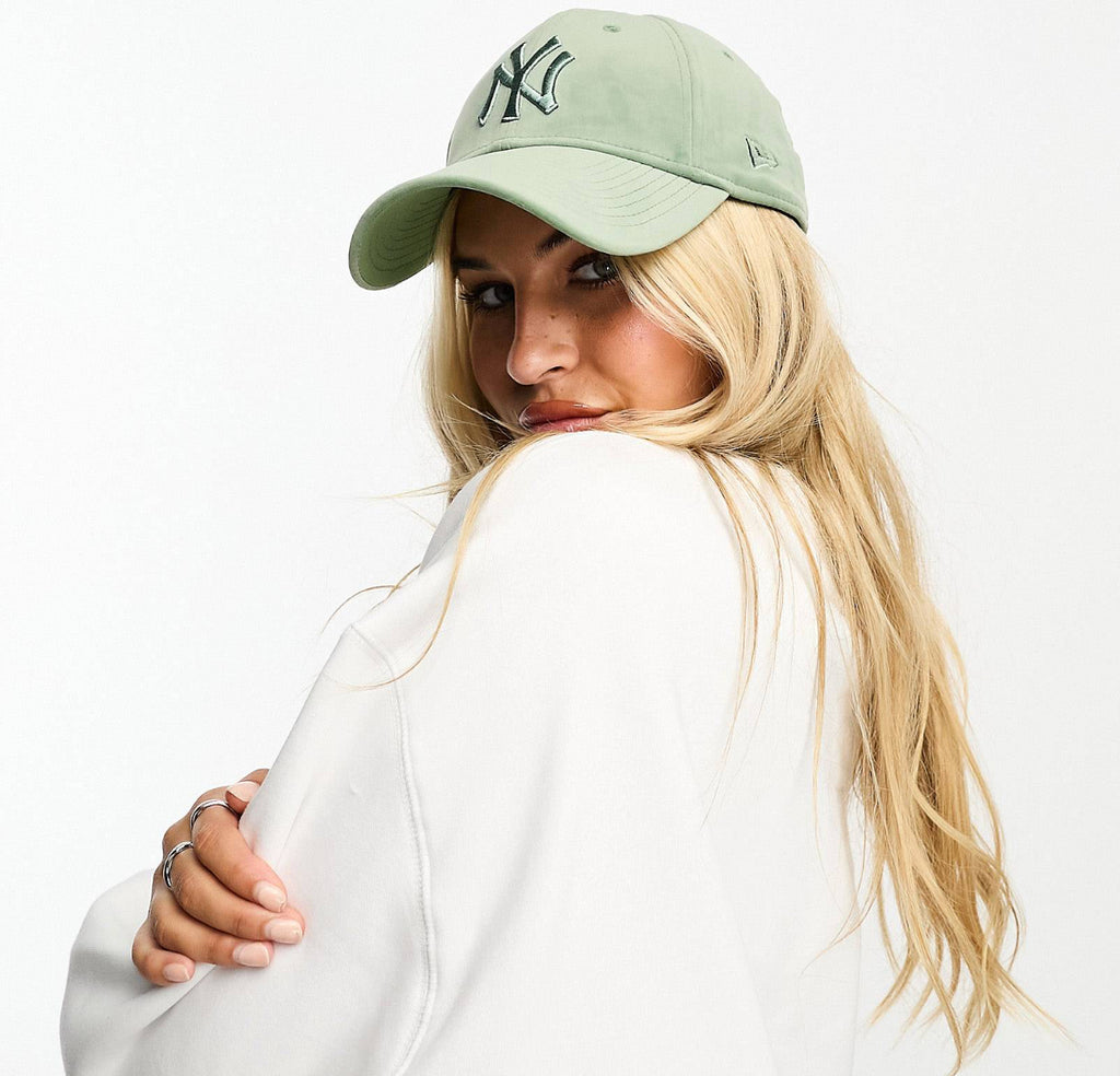 New Era NY Yankees 9forty womens velour cap in black New Era NY Yankees 9forty womens velour cap in black