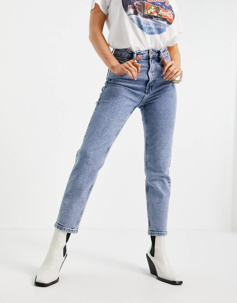 Stradivarius Petite Slim Mom Jeans With Stretch in Washed Blue